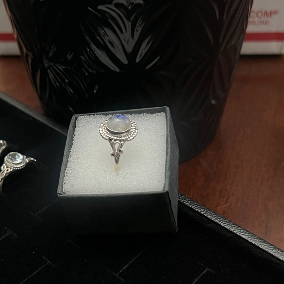 Moonstone Sterling Silver Ring Size 7.5
Natural stone - Picture 3 of 10
